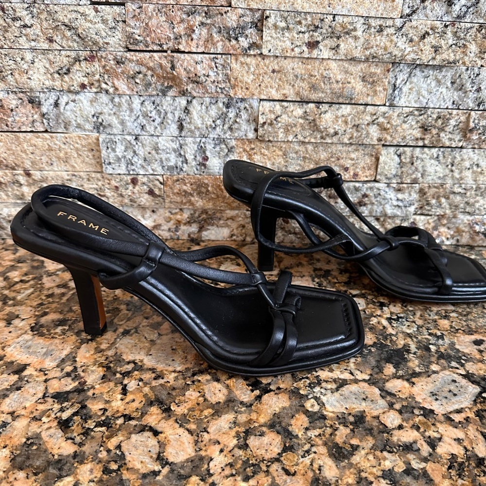 FRAME Shoes Womens T-Strap Black Leather Heels - Picture 3 of 8